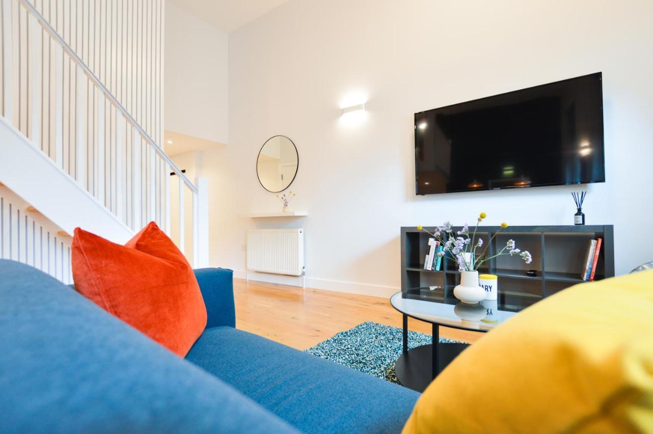 Spacious West Hampstead Apartment With Mezzanine Bedroom By Concept Apartments London Kültér fotó