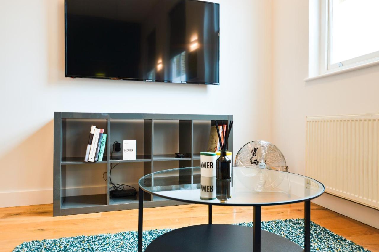 Spacious West Hampstead Apartment With Mezzanine Bedroom By Concept Apartments London Kültér fotó